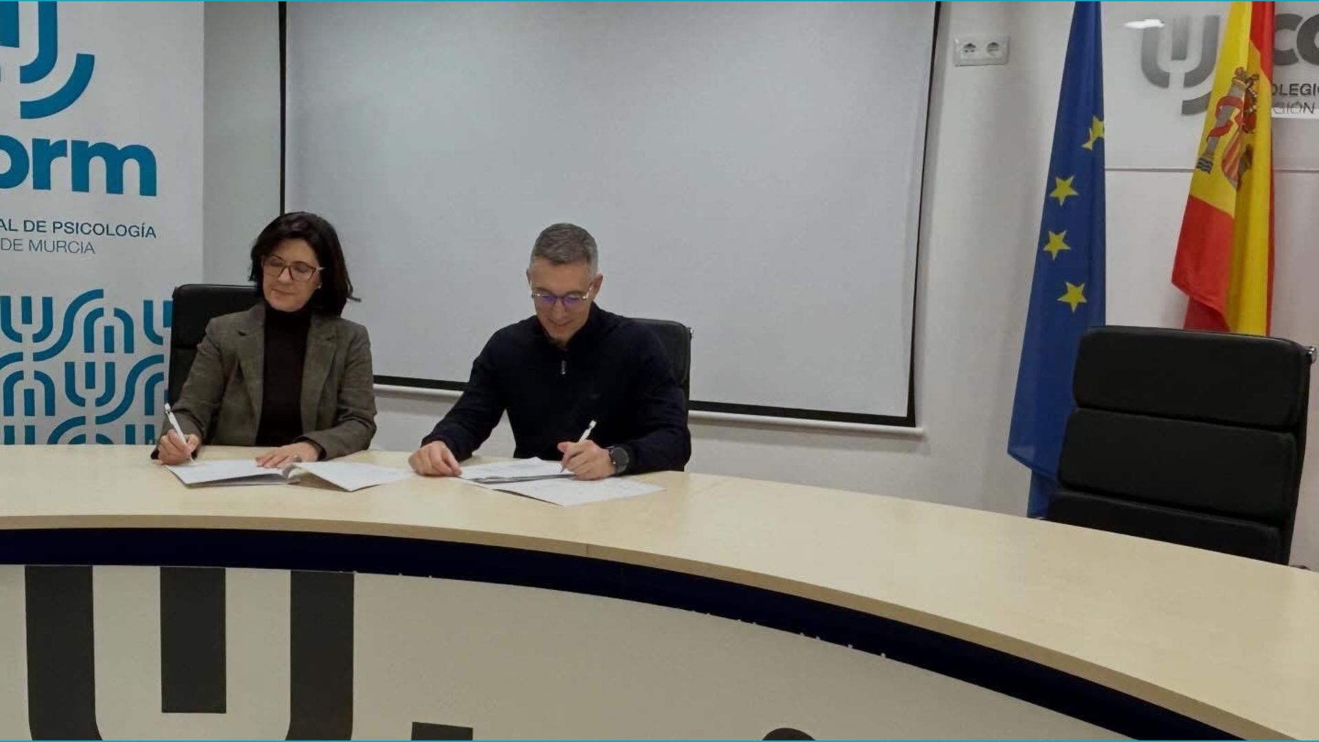 Firma del acuerdo de colaboración entre el COPRM y Oposite