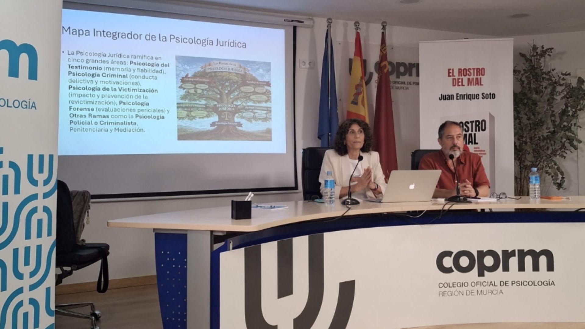 Jornada de Perfilación Psicológica, celebrada en el COPRM, a cargo de Juan Enrique Soto y Agustina Vinagre