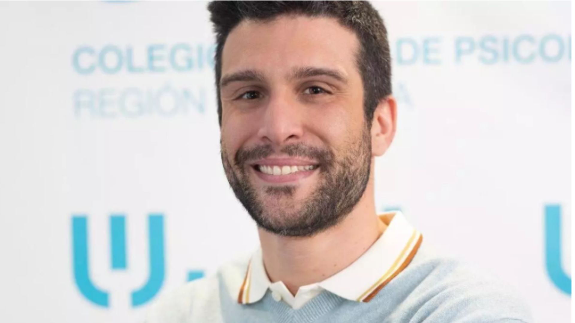 Borja Astilleros, psicólogo murciano: "Una broma deja de serlo cuando molesta o humilla"